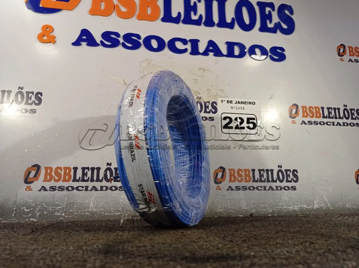 LOTE 225 - 01 ROLO DE CABO FLEXÍVEL 100M 1X4MM NA COR AZUL(NOVO). (NO ESTADO) ATENÇÃO! FAZER A VISITAÇÃO ANTES DE ARREMATAR, NÃO SABEMOS SE FUNCIONA. LEILÃO NÃO TEM GARANTIA E NEM DEVOLUÇÃO, SUJEITO A POSSÍVEIS AVARIAS VISÍVEIS/OCULTAS E/OU AUSÊNCIA DE COMPONENTES.