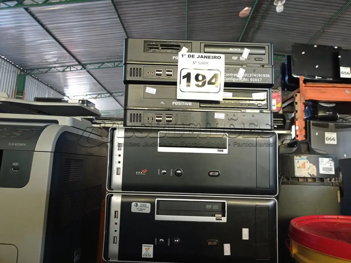 LOTE 194 - 06 CPU’S MARCAS E MODELOS DIVERSOS. (NO ESTADO) ATENÇÃO! FAZER A VISITAÇÃO ANTES DE ARREMATAR, NÃO SABEMOS SE FUNCIONA. LEILÃO NÃO TEM GARANTIA E NEM DEVOLUÇÃO, SUJEITO A POSSÍVEIS AVARIAS VISÍVEIS/OCULTAS E/OU AUSÊNCIA DE COMPONENTES.