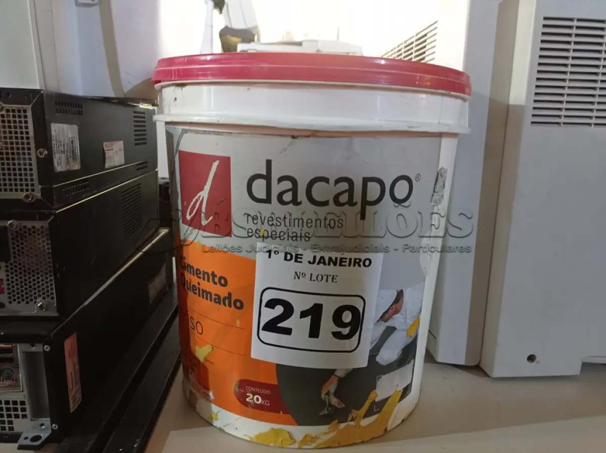 LOTE 219 - 01 LATA DE TINTA IQUINE PINTALAR FOSCO-AVELUDADO 18L NA COR BRANCO NEVE. (NO ESTADO) ATENÇÃO! FAZER A VISITAÇÃO ANTES DE ARREMATAR, NÃO SABEMOS SE FUNCIONA. LEILÃO NÃO TEM GARANTIA E NEM DEVOLUÇÃO, SUJEITO A POSSÍVEIS AVARIAS VISÍVEIS/OCULTAS E/OU AUSÊNCIA DE COMPONENTES.