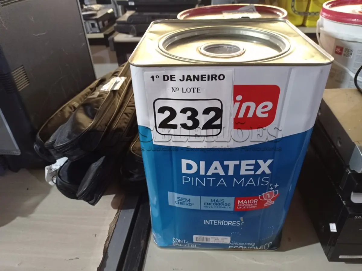 LOTE 232 - 01 LATA DE TINTA IQUINE DIATEX PINTA MAIS 18L FOSCO BASE “P”. (NO ESTADO) ATENÇÃO! FAZER A VISITAÇÃO ANTES DE ARREMATAR, NÃO SABEMOS SE FUNCIONA. LEILÃO NÃO TEM GARANTIA E NEM DEVOLUÇÃO, SUJEITO A POSSÍVEIS AVARIAS VISÍVEIS/OCULTAS E/OU AUSÊNCIA DE COMPONENTES.