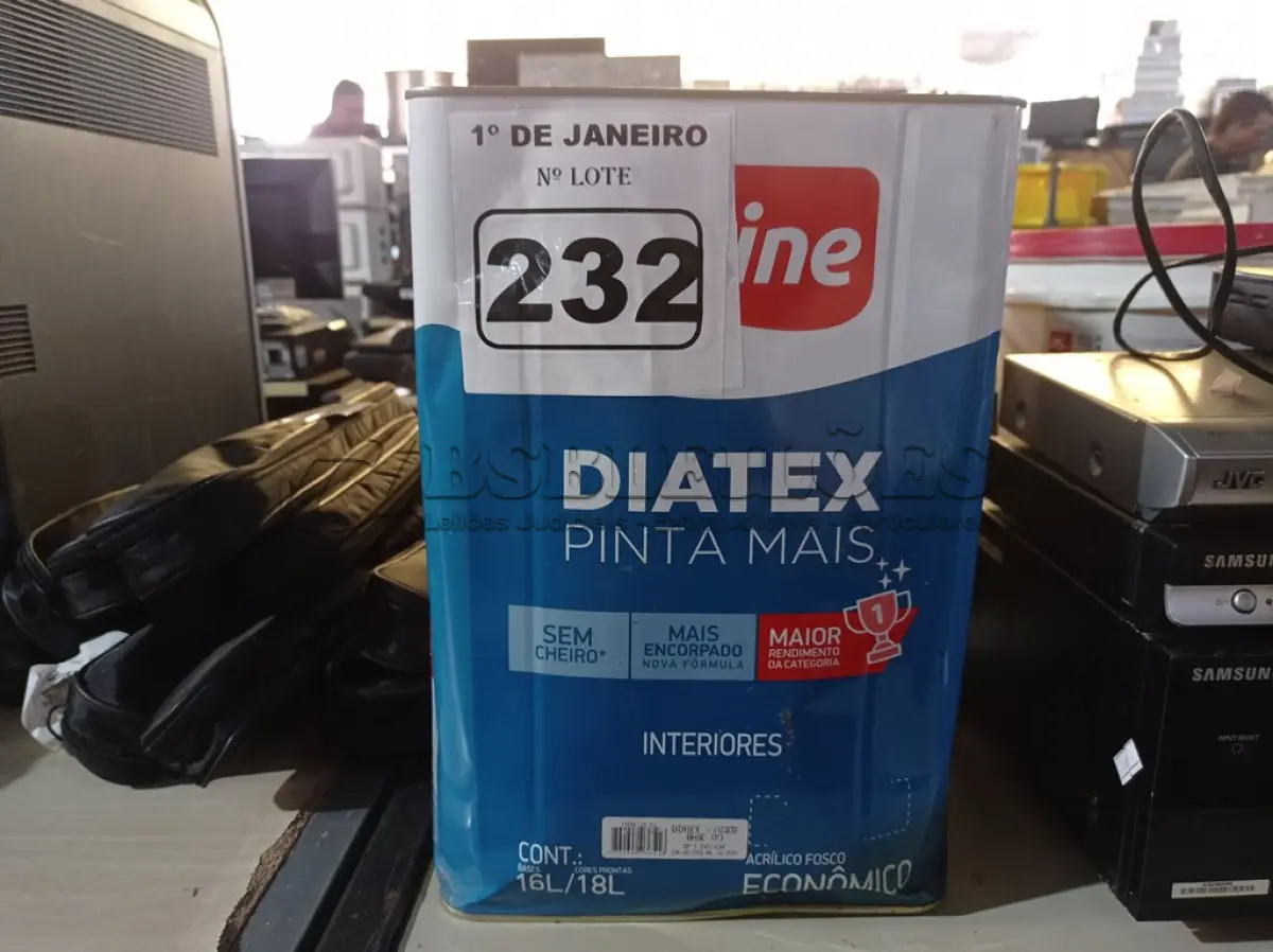 LOTE 232 - 01 LATA DE TINTA IQUINE DIATEX PINTA MAIS 18L FOSCO BASE “P”. (NO ESTADO) ATENÇÃO! FAZER A VISITAÇÃO ANTES DE ARREMATAR, NÃO SABEMOS SE FUNCIONA. LEILÃO NÃO TEM GARANTIA E NEM DEVOLUÇÃO, SUJEITO A POSSÍVEIS AVARIAS VISÍVEIS/OCULTAS E/OU AUSÊNCIA DE COMPONENTES.