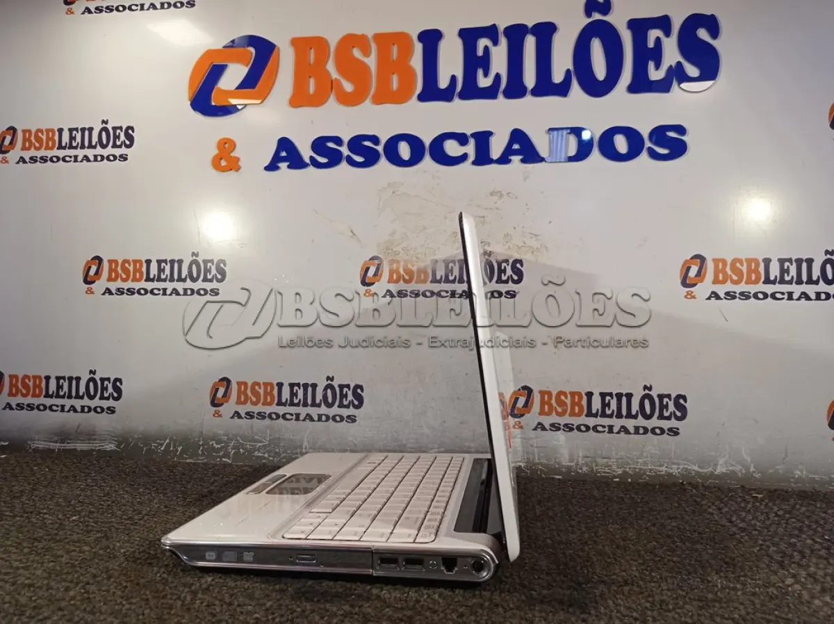 LOTE 349 - 01 NOTEBOOK MARCA HP. (NO ESTADO) ATENÇÃO! FAZER A VISITAÇÃO ANTES DE ARREMATAR, NÃO SABEMOS SE FUNCIONA. LEILÃO NÃO TEM GARANTIA E NEM DEVOLUÇÃO, SUJEITO A POSSÍVEIS AVARIAS VISÍVEIS/OCULTAS E/OU AUSÊNCIA DE COMPONENTES.