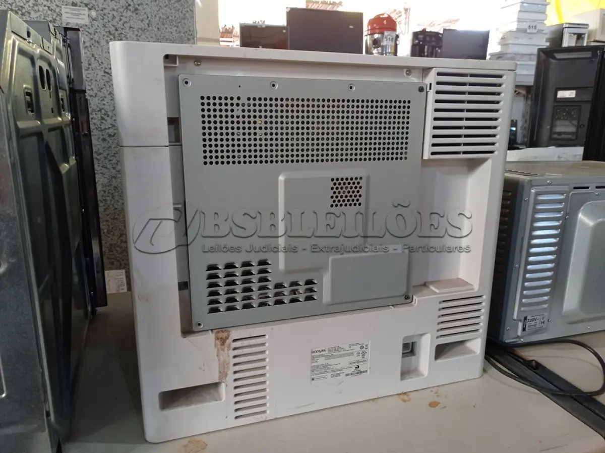 LOTE 408 - 01 IMPRESSORA A LASER MARCA LEXMARK MODELO C792DE. (NO ESTADO) ATENÇÃO! FAZER A VISITAÇÃO ANTES DE ARREMATAR, NÃO SABEMOS SE FUNCIONA. LEILÃO NÃO TEM GARANTIA E NEM DEVOLUÇÃO, SUJEITO A POSSÍVEIS AVARIAS VISÍVEIS/OCULTAS E/OU AUSÊNCIA DE COMPONENTES.
