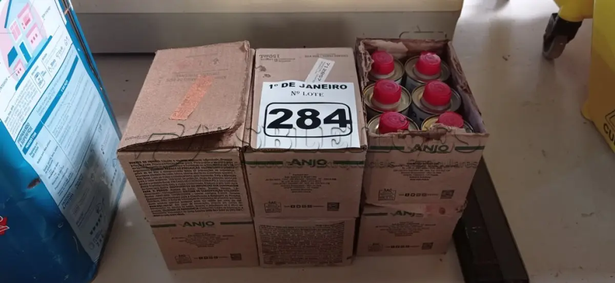 LOTE 284 - 01 LOTE COM VÁRIAS LATAS DE VERNIZ CATALIZADOR PU 150ML. (NO ESTADO) ATENÇÃO! FAZER A VISITAÇÃO ANTES DE ARREMATAR, NÃO SABEMOS SE FUNCIONA. LEILÃO NÃO TEM GARANTIA E NEM DEVOLUÇÃO, SUJEITO A POSSÍVEIS AVARIAS VISÍVEIS/OCULTAS E/OU AUSÊNCIA DE COMPONENTES.