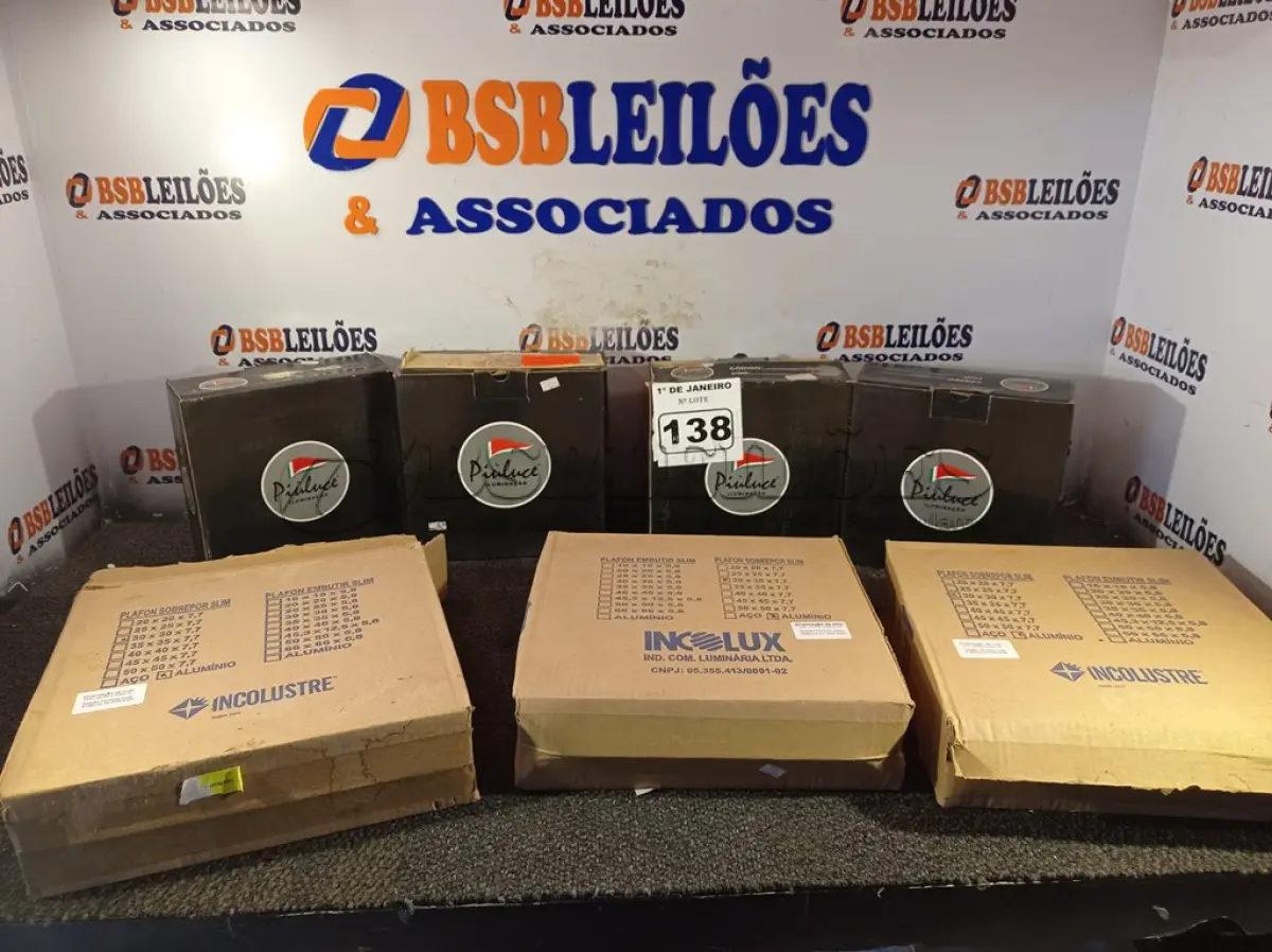 LOTE 138 - 01 LOTE COM VÁRIAS LUMINÁRIAS DE EMBUTIR. (NO ESTADO) ATENÇÃO! FAZER A VISITAÇÃO ANTES DE ARREMATAR, NÃO SABEMOS SE FUNCIONA. LEILÃO NÃO TEM GARANTIA E NEM DEVOLUÇÃO, SUJEITO A POSSÍVEIS AVARIAS VISÍVEIS/OCULTAS E/OU AUSÊNCIA DE COMPONENTES.
