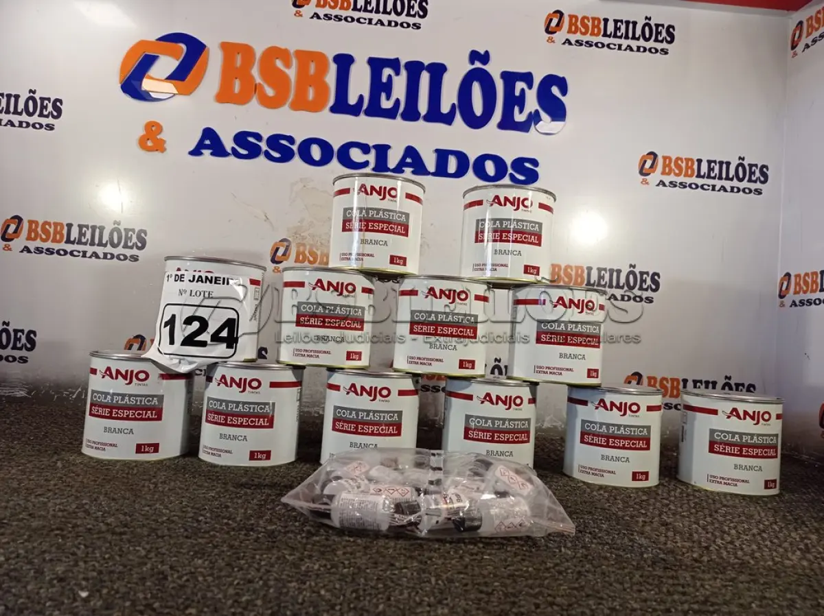 LOTE 124 - 12 LATAS DE COLA PLÁSTICA ANJO. (NO ESTADO) ATENÇÃO! FAZER A VISITAÇÃO ANTES DE ARREMATAR, NÃO SABEMOS SE FUNCIONA. LEILÃO NÃO TEM GARANTIA E NEM DEVOLUÇÃO, SUJEITO A POSSÍVEIS AVARIAS VISÍVEIS/OCULTAS E/OU AUSÊNCIA DE COMPONENTES.