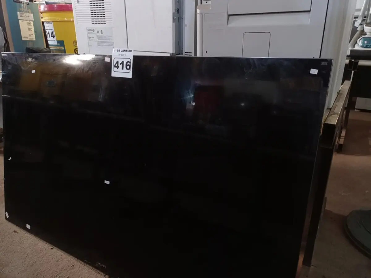 LOTE 416 - 01 TV MARCA SONY 65” POL.  (NO ESTADO) ATENÇÃO! FAZER A VISITAÇÃO ANTES DE ARREMATAR, NÃO SABEMOS SE FUNCIONA. LEILÃO NÃO TEM GARANTIA E NEM DEVOLUÇÃO, SUJEITO A POSSÍVEIS AVARIAS VISÍVEIS/OCULTAS E/OU AUSÊNCIA DE COMPONENTES.