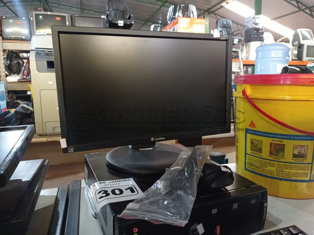 LOTE 301 - 01 CPU, 01 MONITOR, 01 TECLADO E 01 MOUSE. (NO ESTADO) ATENÇÃO! FAZER A VISITAÇÃO ANTES DE ARREMATAR, NÃO SABEMOS SE FUNCIONA. LEILÃO NÃO TEM GARANTIA E NEM DEVOLUÇÃO, SUJEITO A POSSÍVEIS AVARIAS VISÍVEIS/OCULTAS E/OU AUSÊNCIA DE COMPONENTES.