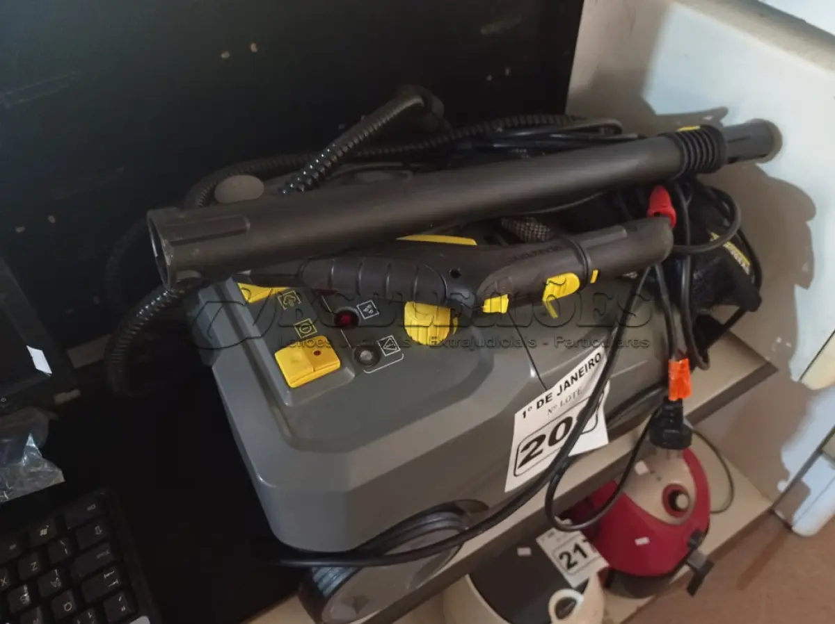 LOTE 209 - 01 ASPIRADOR DE PÓ PROFISSIONAL MARCA KARCHER SG 4/4. (NO ESTADO) ATENÇÃO! FAZER A VISITAÇÃO ANTES DE ARREMATAR, NÃO SABEMOS SE FUNCIONA. LEILÃO NÃO TEM GARANTIA E NEM DEVOLUÇÃO, SUJEITO A POSSÍVEIS AVARIAS VISÍVEIS/OCULTAS E/OU AUSÊNCIA DE COMPONENTES.