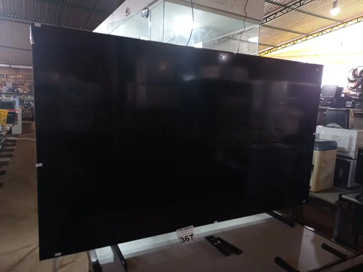 LOTE 367 - 01 TV SAMSUNG 75” POL. (NO ESTADO) ATENÇÃO! FAZER A VISITAÇÃO ANTES DE ARREMATAR, NÃO SABEMOS SE FUNCIONA. LEILÃO NÃO TEM GARANTIA E NEM DEVOLUÇÃO, SUJEITO A POSSÍVEIS AVARIAS VISÍVEIS/OCULTAS E/OU AUSÊNCIA DE COMPONENTES.