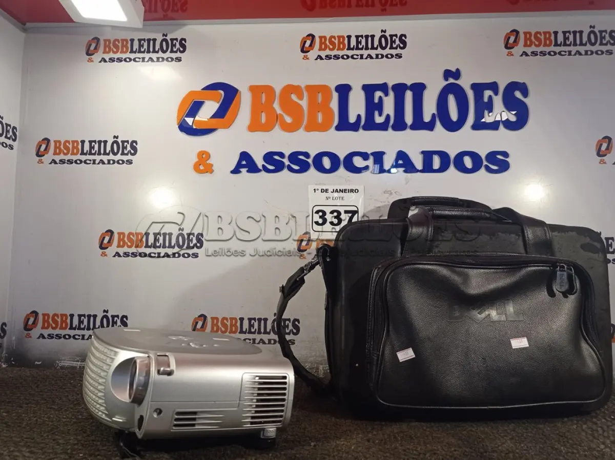 LOTE 337 - 01 PROJETOR MULTIMIDIA MARCA DELL. (NO ESTADO) ATENÇÃO! FAZER A VISITAÇÃO ANTES DE ARREMATAR, NÃO SABEMOS SE FUNCIONA. LEILÃO NÃO TEM GARANTIA E NEM DEVOLUÇÃO, SUJEITO A POSSÍVEIS AVARIAS VISÍVEIS/OCULTAS E/OU AUSÊNCIA DE COMPONENTES.