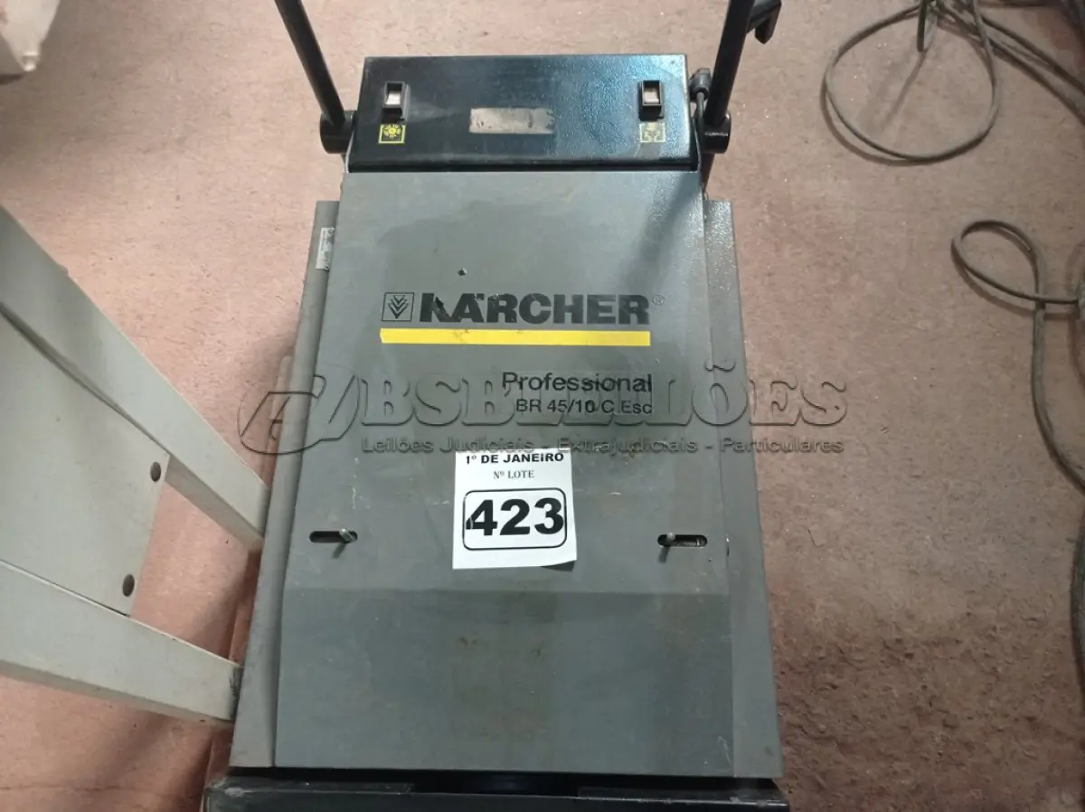 LOTE 423 - 01 LIMPADOR DE ESCADAS PROFISSIONAL MARCA KARCHER BR 45/10. (NO ESTADO) ATENÇÃO! FAZER A VISITAÇÃO ANTES DE ARREMATAR, NÃO SABEMOS SE FUNCIONA. LEILÃO NÃO TEM GARANTIA E NEM DEVOLUÇÃO, SUJEITO A POSSÍVEIS AVARIAS VISÍVEIS/OCULTAS E/OU AUSÊNCIA DE COMPONENTES.