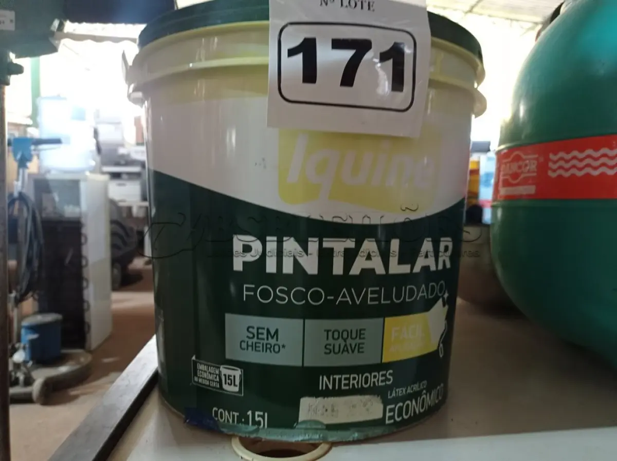 LOTE 171 - 01 BALDE DE TINTA IQUINE PINTALAR FOSCO-AVELUDADO 15L NA COR BRANCO GELO. (NO ESTADO) ATENÇÃO! FAZER A VISITAÇÃO ANTES DE ARREMATAR, NÃO SABEMOS SE FUNCIONA. LEILÃO NÃO TEM GARANTIA E NEM DEVOLUÇÃO, SUJEITO A POSSÍVEIS AVARIAS VISÍVEIS/OCULTAS E/OU AUSÊNCIA DE COMPONENTES.