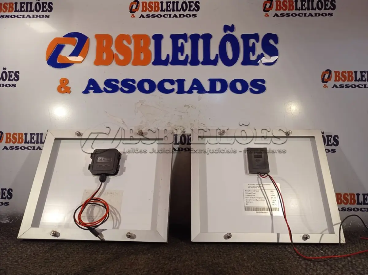 LOTE 203 - 02 PAINÉIS SOLARES 18V 10W. (NO ESTADO) ATENÇÃO! FAZER A VISITAÇÃO ANTES DE ARREMATAR, NÃO SABEMOS SE FUNCIONA. LEILÃO NÃO TEM GARANTIA E NEM DEVOLUÇÃO, SUJEITO A POSSÍVEIS AVARIAS VISÍVEIS/OCULTAS E/OU AUSÊNCIA DE COMPONENTES.