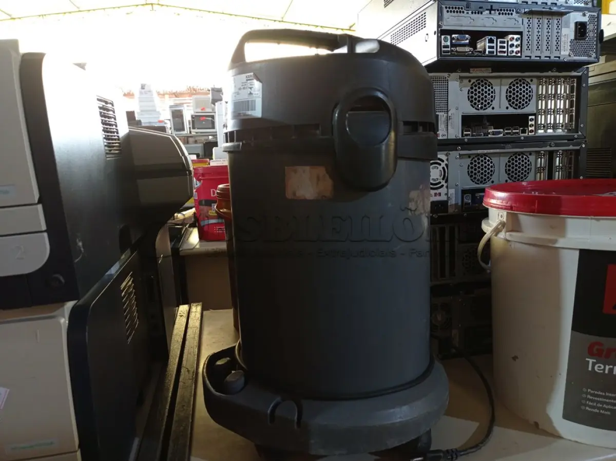 LOTE 193 - 01 ASPIRADOR DE PÓ MARCA KARCHER NT 20/1 220V. (NO ESTADO) ATENÇÃO! FAZER A VISITAÇÃO ANTES DE ARREMATAR, NÃO SABEMOS SE FUNCIONA. LEILÃO NÃO TEM GARANTIA E NEM DEVOLUÇÃO, SUJEITO A POSSÍVEIS AVARIAS VISÍVEIS/OCULTAS E/OU AUSÊNCIA DE COMPONENTES.