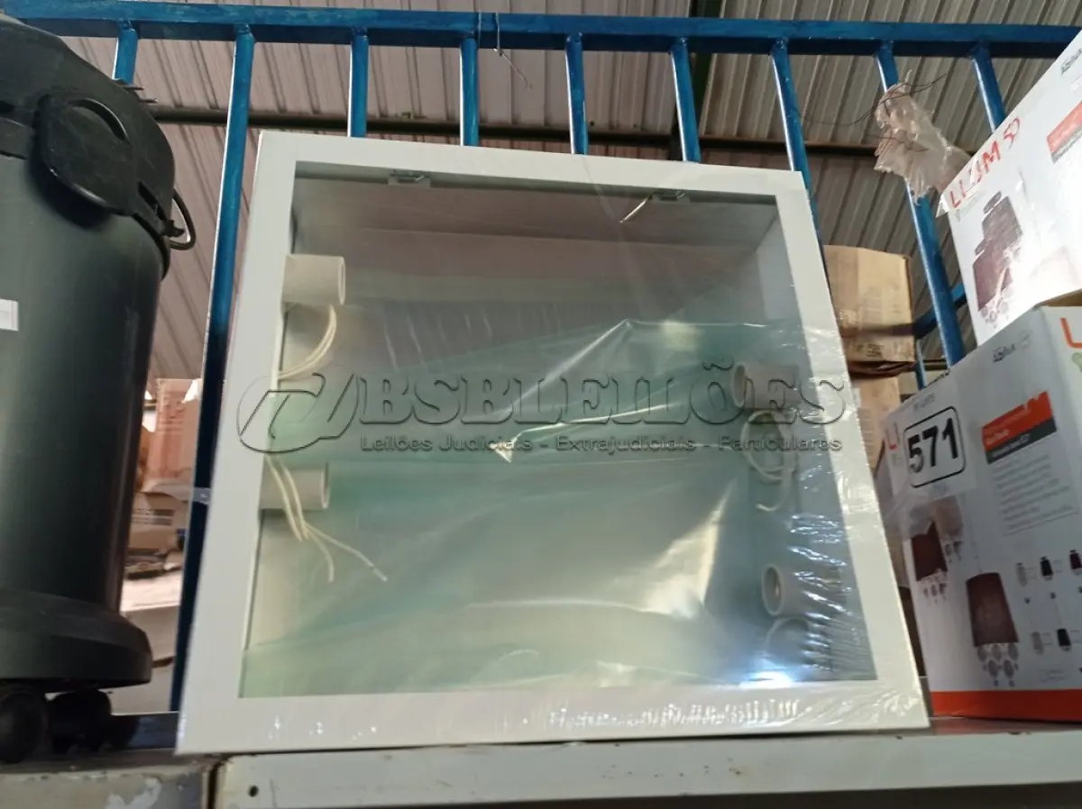 LOTE 267 - 04 LUMINÁRIAS DE EMBUTIR. (NO ESTADO) ATENÇÃO! FAZER A VISITAÇÃO ANTES DE ARREMATAR, NÃO SABEMOS SE FUNCIONA. LEILÃO NÃO TEM GARANTIA E NEM DEVOLUÇÃO, SUJEITO A POSSÍVEIS AVARIAS VISÍVEIS/OCULTAS E/OU AUSÊNCIA DE COMPONENTES.