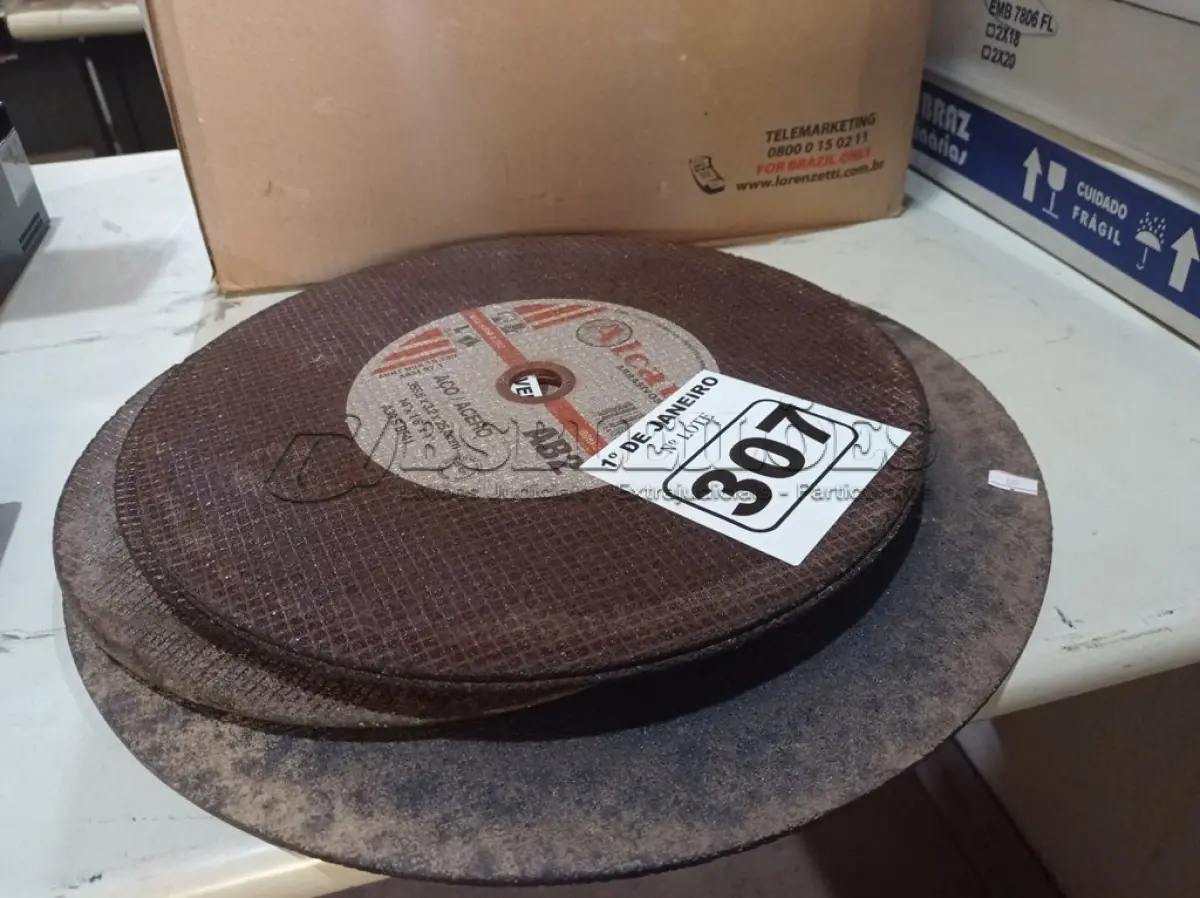 LOTE 307 - 10 DISCOS PARA SERRA DE BANCADA. (NO ESTADO) ATENÇÃO! FAZER A VISITAÇÃO ANTES DE ARREMATAR, NÃO SABEMOS SE FUNCIONA. LEILÃO NÃO TEM GARANTIA E NEM DEVOLUÇÃO, SUJEITO A POSSÍVEIS AVARIAS VISÍVEIS/OCULTAS E/OU AUSÊNCIA DE COMPONENTES.
