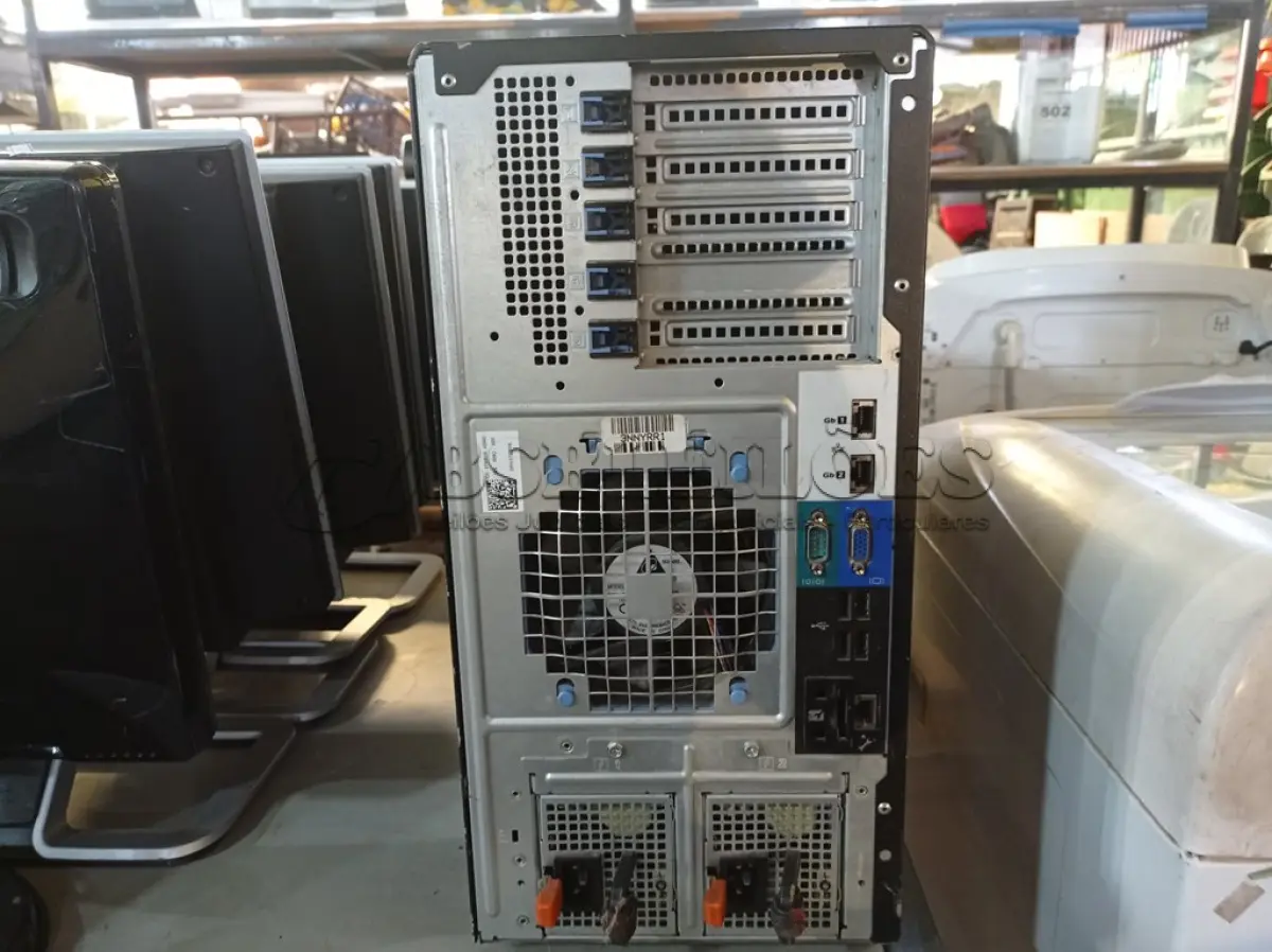 LOTE 382 - 01 SERVIDOR MARCA DELL. (NO ESTADO) ATENÇÃO! FAZER A VISITAÇÃO ANTES DE ARREMATAR, NÃO SABEMOS SE FUNCIONA. LEILÃO NÃO TEM GARANTIA E NEM DEVOLUÇÃO, SUJEITO A POSSÍVEIS AVARIAS VISÍVEIS/OCULTAS E/OU AUSÊNCIA DE COMPONENTES.