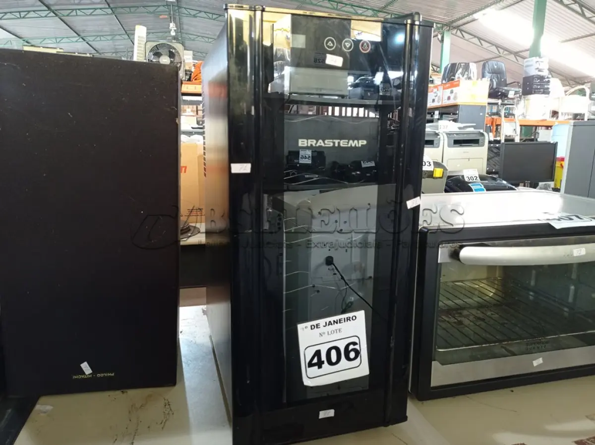 LOTE 406 - 01 ADEGA MARCA BRASTEMP. (NO ESTADO) ATENÇÃO! FAZER A VISITAÇÃO ANTES DE ARREMATAR, NÃO SABEMOS SE FUNCIONA. LEILÃO NÃO TEM GARANTIA E NEM DEVOLUÇÃO, SUJEITO A POSSÍVEIS AVARIAS VISÍVEIS/OCULTAS E/OU AUSÊNCIA DE COMPONENTES.