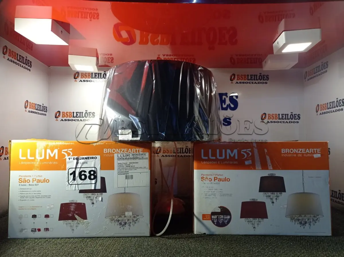 LOTE 168 - 03 LUMINÁRIAS PENDENTE SÃO PAULO. (NO ESTADO) ATENÇÃO! FAZER A VISITAÇÃO ANTES DE ARREMATAR, NÃO SABEMOS SE FUNCIONA. LEILÃO NÃO TEM GARANTIA E NEM DEVOLUÇÃO, SUJEITO A POSSÍVEIS AVARIAS VISÍVEIS/OCULTAS E/OU AUSÊNCIA DE COMPONENTES.