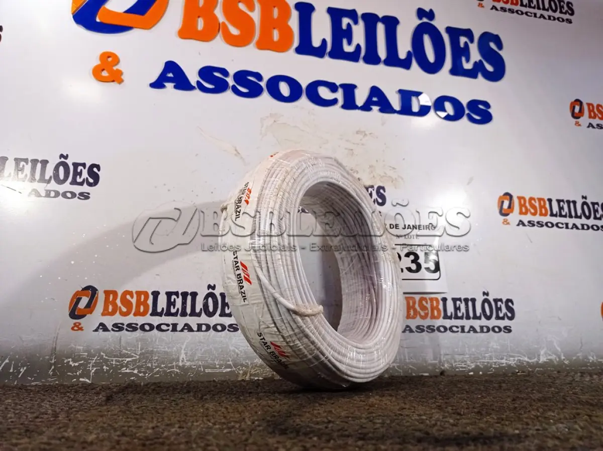 LOTE 235 - 01 ROLO DE CABO FLEXÍVEL 100M 1X4MM NA COR BRANCA(NOVO). (NO ESTADO) ATENÇÃO! FAZER A VISITAÇÃO ANTES DE ARREMATAR, NÃO SABEMOS SE FUNCIONA. LEILÃO NÃO TEM GARANTIA E NEM DEVOLUÇÃO, SUJEITO A POSSÍVEIS AVARIAS VISÍVEIS/OCULTAS E/OU AUSÊNCIA DE COMPONENTES.