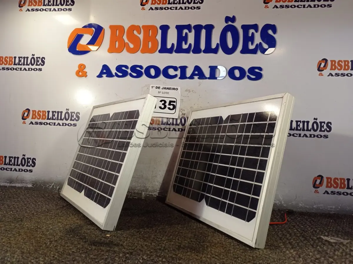 LOTE 135 - 02 PAINÉIS SOLARES 18V 10W. (NO ESTADO) ATENÇÃO! FAZER A VISITAÇÃO ANTES DE ARREMATAR, NÃO SABEMOS SE FUNCIONA. LEILÃO NÃO TEM GARANTIA E NEM DEVOLUÇÃO, SUJEITO A POSSÍVEIS AVARIAS VISÍVEIS/OCULTAS E/OU AUSÊNCIA DE COMPONENTES.