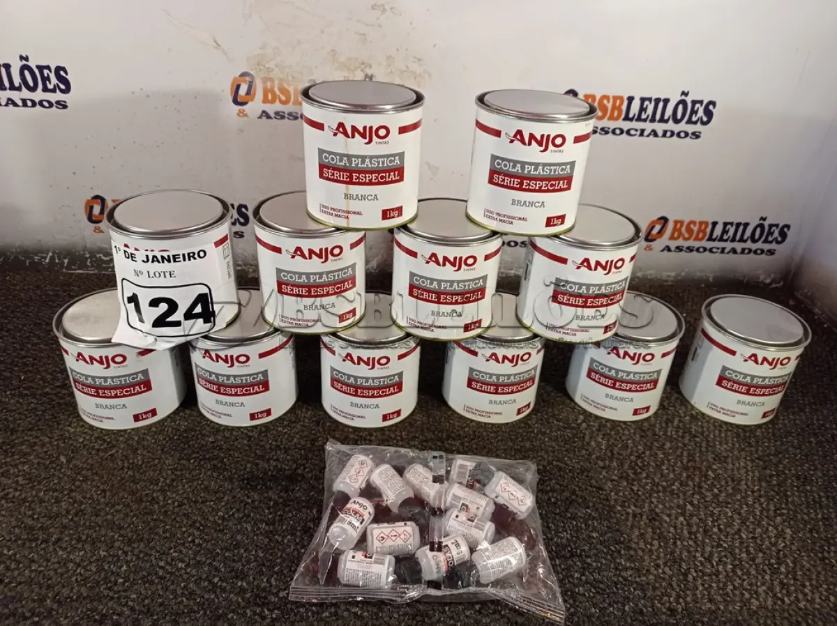 LOTE 124 - 12 LATAS DE COLA PLÁSTICA ANJO. (NO ESTADO) ATENÇÃO! FAZER A VISITAÇÃO ANTES DE ARREMATAR, NÃO SABEMOS SE FUNCIONA. LEILÃO NÃO TEM GARANTIA E NEM DEVOLUÇÃO, SUJEITO A POSSÍVEIS AVARIAS VISÍVEIS/OCULTAS E/OU AUSÊNCIA DE COMPONENTES.