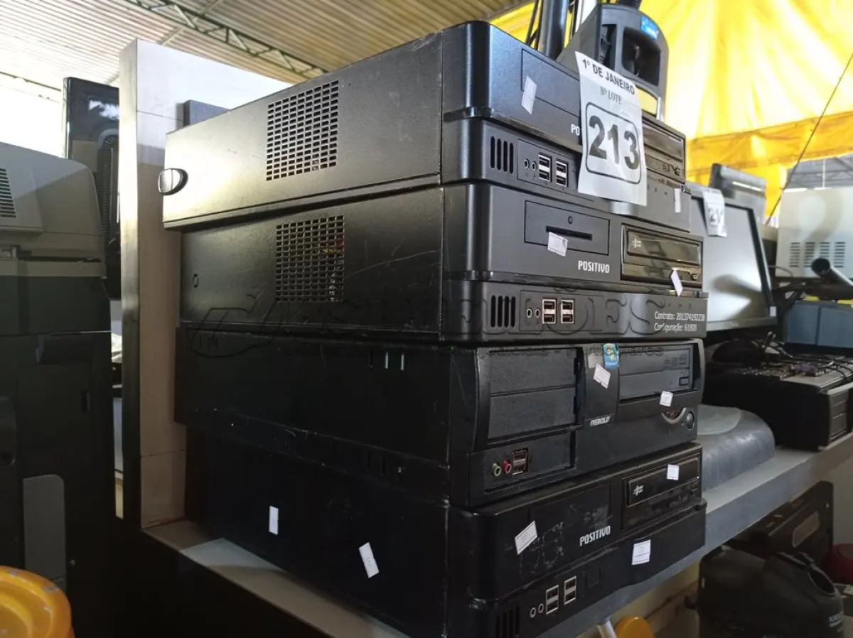 LOTE 213 - 04 CPU’S MARCAS E MODELOS DIVERSOS. (NO ESTADO) ATENÇÃO! FAZER A VISITAÇÃO ANTES DE ARREMATAR, NÃO SABEMOS SE FUNCIONA. LEILÃO NÃO TEM GARANTIA E NEM DEVOLUÇÃO, SUJEITO A POSSÍVEIS AVARIAS VISÍVEIS/OCULTAS E/OU AUSÊNCIA DE COMPONENTES.
