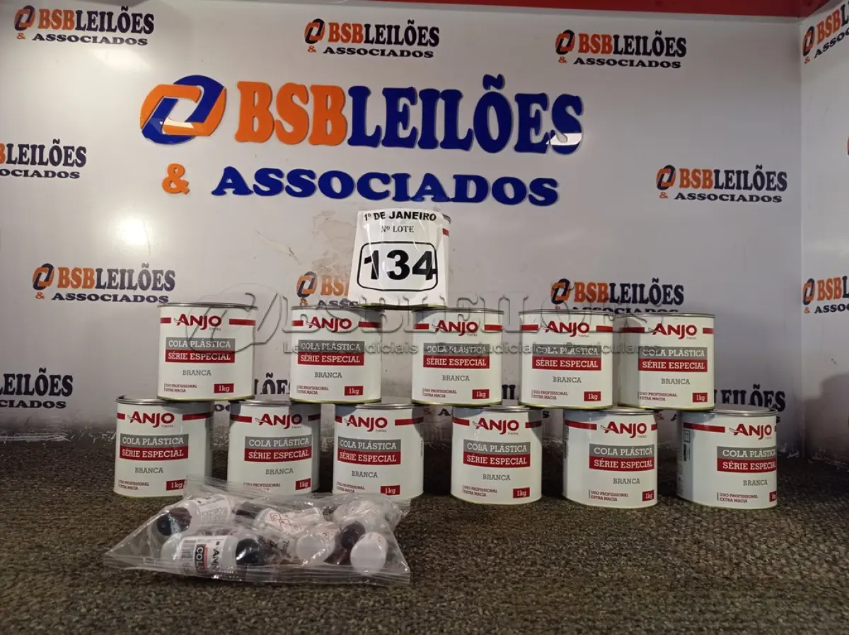 LOTE 134 - 12 LATAS DE COLA PLÁSTICA ANJO. (NO ESTADO) ATENÇÃO! FAZER A VISITAÇÃO ANTES DE ARREMATAR, NÃO SABEMOS SE FUNCIONA. LEILÃO NÃO TEM GARANTIA E NEM DEVOLUÇÃO, SUJEITO A POSSÍVEIS AVARIAS VISÍVEIS/OCULTAS E/OU AUSÊNCIA DE COMPONENTES.