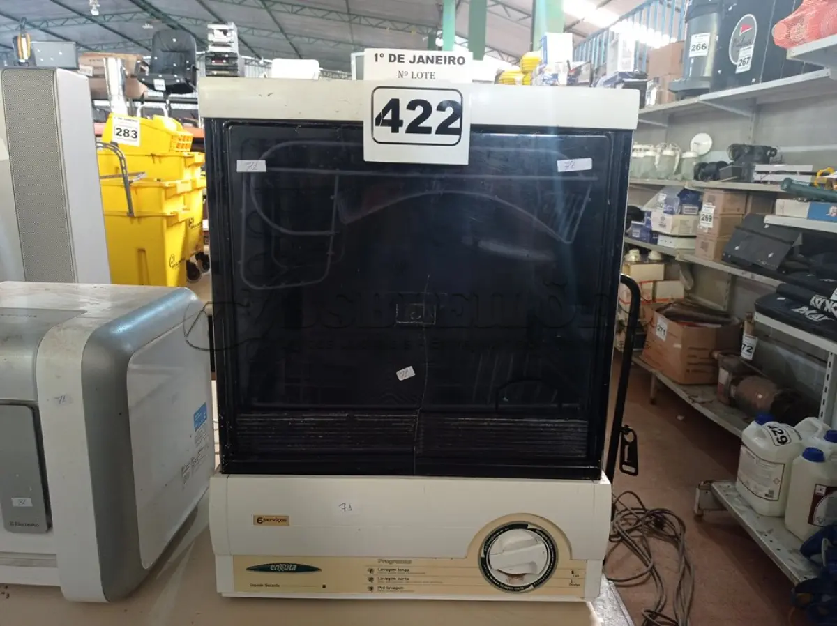 LOTE 422 - 01 LAVA LOUÇAS MARCA ENXUTA 220V. (NO ESTADO) ATENÇÃO! FAZER A VISITAÇÃO ANTES DE ARREMATAR, NÃO SABEMOS SE FUNCIONA. LEILÃO NÃO TEM GARANTIA E NEM DEVOLUÇÃO, SUJEITO A POSSÍVEIS AVARIAS VISÍVEIS/OCULTAS E/OU AUSÊNCIA DE COMPONENTES.