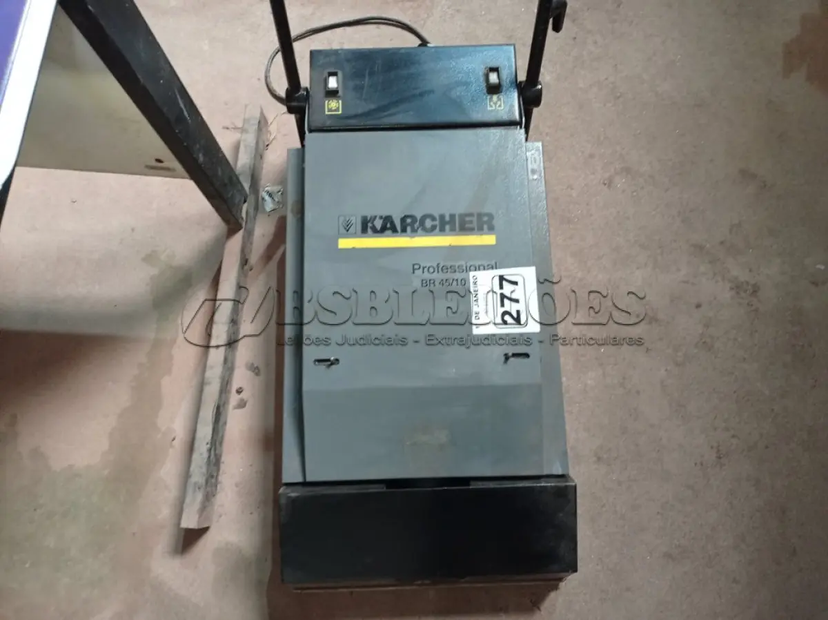 LOTE 277 - 01 LIMPADOR DE ESCADAS PROFISSIONAL MARCA KARCHER BR 45/10. (NO ESTADO) ATENÇÃO! FAZER A VISITAÇÃO ANTES DE ARREMATAR, NÃO SABEMOS SE FUNCIONA. LEILÃO NÃO TEM GARANTIA E NEM DEVOLUÇÃO, SUJEITO A POSSÍVEIS AVARIAS VISÍVEIS/OCULTAS E/OU AUSÊNCIA DE COMPONENTES.