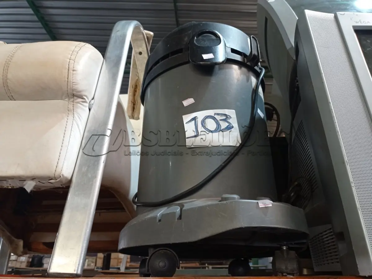 LOTE 103 - 01 ASPIRADOR DE PÓ MARCA KARCHER NT 20/1 220V. (NO ESTADO) ATENÇÃO! FAZER A VISITAÇÃO ANTES DE ARREMATAR, NÃO SABEMOS SE FUNCIONA. LEILÃO NÃO TEM GARANTIA E NEM DEVOLUÇÃO, SUJEITO A POSSÍVEIS AVARIAS VISÍVEIS/OCULTAS E/OU AUSÊNCIA DE COMPONENTES.