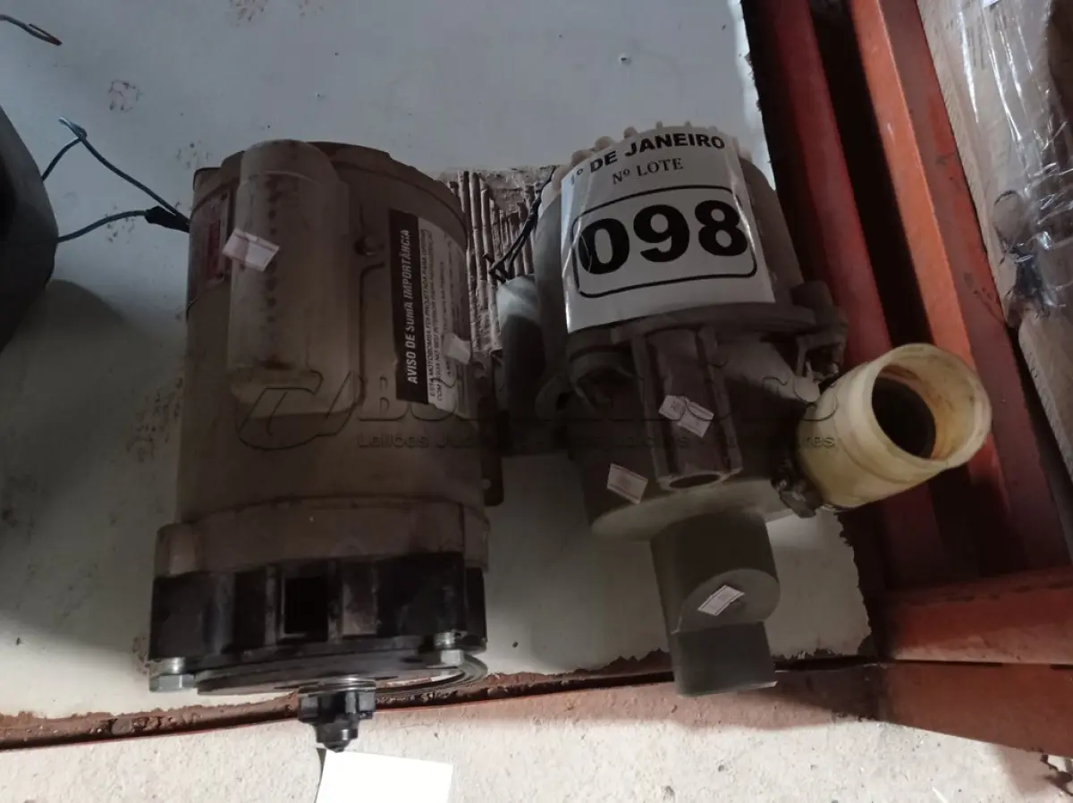 LOTE 098 - 02 MOTOBOMBAS PARA BANHEIRA DE HIDROMASSAGEM. (NO ESTADO) ATENÇÃO! FAZER A VISITAÇÃO ANTES DE ARREMATAR, NÃO SABEMOS SE FUNCIONA. LEILÃO NÃO TEM GARANTIA E NEM DEVOLUÇÃO, SUJEITO A POSSÍVEIS AVARIAS VISÍVEIS/OCULTAS E/OU AUSÊNCIA DE COMPONENTES.