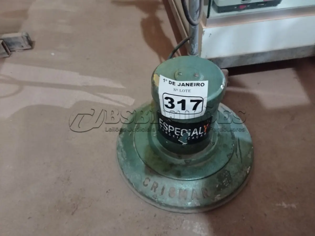 LOTE 317 - 01 ENCERADEIRA INDUSTRIAL MARCA CRISMAR. (NO ESTADO) ATENÇÃO! FAZER A VISITAÇÃO ANTES DE ARREMATAR, NÃO SABEMOS SE FUNCIONA. LEILÃO NÃO TEM GARANTIA E NEM DEVOLUÇÃO, SUJEITO A POSSÍVEIS AVARIAS VISÍVEIS/OCULTAS E/OU AUSÊNCIA DE COMPONENTES.