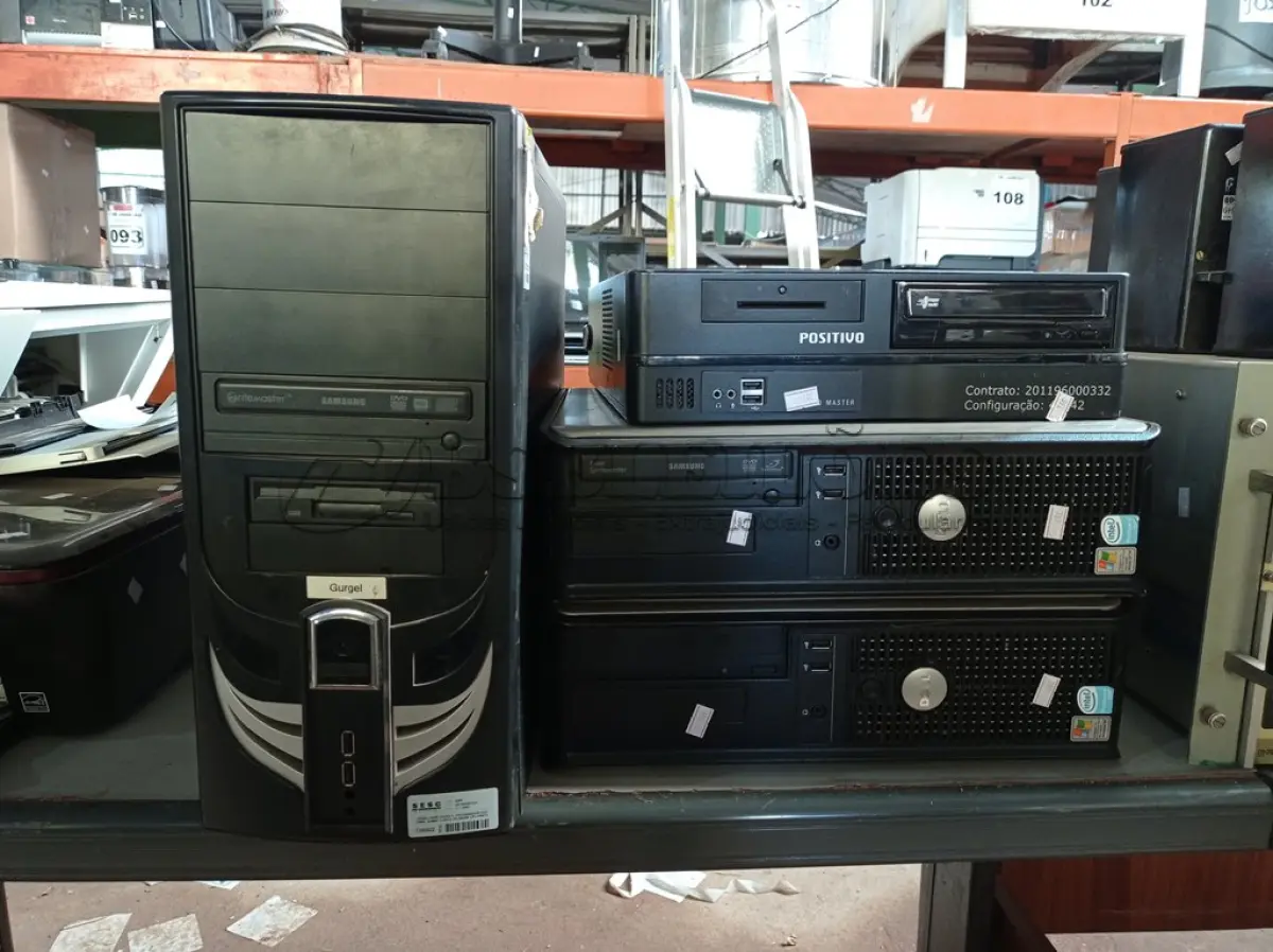 LOTE 163 - 04 CPU’S MARCAS E MODELOS DIVERSOS. (NO ESTADO) ATENÇÃO! FAZER A VISITAÇÃO ANTES DE ARREMATAR, NÃO SABEMOS SE FUNCIONA. LEILÃO NÃO TEM GARANTIA E NEM DEVOLUÇÃO, SUJEITO A POSSÍVEIS AVARIAS VISÍVEIS/OCULTAS E/OU AUSÊNCIA DE COMPONENTES.