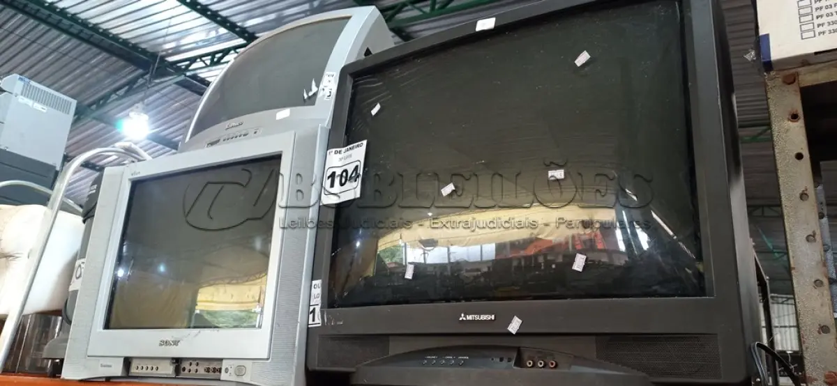 LOTE 104 - 04 TV’S DE TUBO MARCAS E MODELOS DIVERSOS. (NO ESTADO) ATENÇÃO! FAZER A VISITAÇÃO ANTES DE ARREMATAR, NÃO SABEMOS SE FUNCIONA. LEILÃO NÃO TEM GARANTIA E NEM DEVOLUÇÃO, SUJEITO A POSSÍVEIS AVARIAS VISÍVEIS/OCULTAS E/OU AUSÊNCIA DE COMPONENTES.