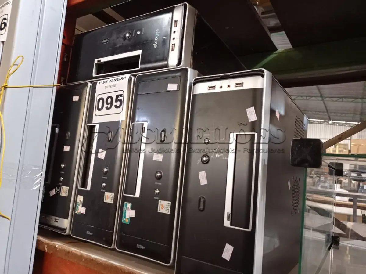 LOTE 095 - 05 CPU’S MARCAS E MODELOS DIVERSOS. (NO ESTADO) ATENÇÃO! FAZER A VISITAÇÃO ANTES DE ARREMATAR, NÃO SABEMOS SE FUNCIONA. LEILÃO NÃO TEM GARANTIA E NEM DEVOLUÇÃO, SUJEITO A POSSÍVEIS AVARIAS VISÍVEIS/OCULTAS E/OU AUSÊNCIA DE COMPONENTES.