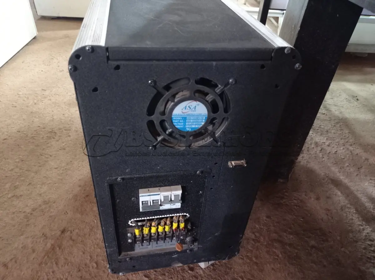 LOTE 369 - 01 NOBREAK 7.5KVA. (NO ESTADO) ATENÇÃO! FAZER A VISITAÇÃO ANTES DE ARREMATAR, NÃO SABEMOS SE FUNCIONA. LEILÃO NÃO TEM GARANTIA E NEM DEVOLUÇÃO, SUJEITO A POSSÍVEIS AVARIAS VISÍVEIS/OCULTAS E/OU AUSÊNCIA DE COMPONENTES.