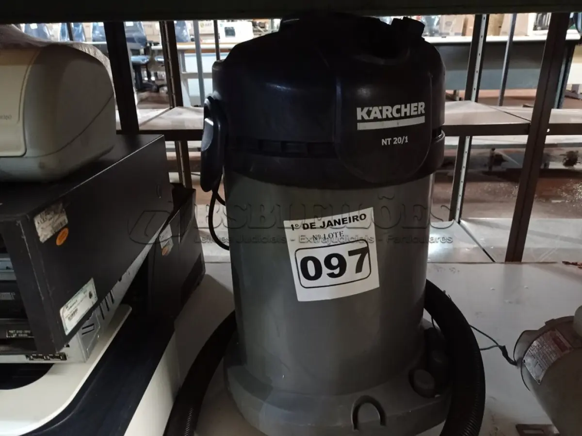 LOTE 097 - 01 ASPIRADOR DE PÓ MARCA KARCHER NT 20/1 220V. (NO ESTADO) ATENÇÃO! FAZER A VISITAÇÃO ANTES DE ARREMATAR, NÃO SABEMOS SE FUNCIONA. LEILÃO NÃO TEM GARANTIA E NEM DEVOLUÇÃO, SUJEITO A POSSÍVEIS AVARIAS VISÍVEIS/OCULTAS E/OU AUSÊNCIA DE COMPONENTES.