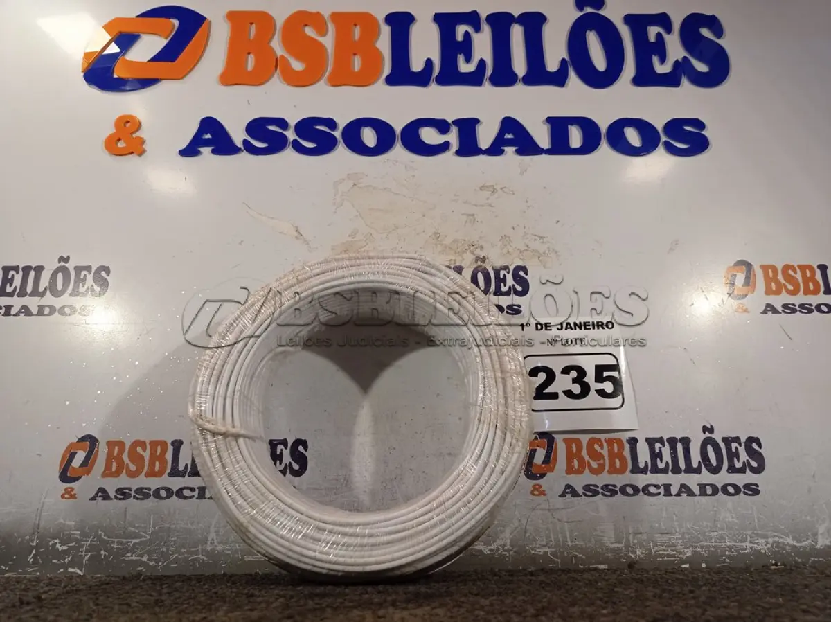 LOTE 235 - 01 ROLO DE CABO FLEXÍVEL 100M 1X4MM NA COR BRANCA(NOVO). (NO ESTADO) ATENÇÃO! FAZER A VISITAÇÃO ANTES DE ARREMATAR, NÃO SABEMOS SE FUNCIONA. LEILÃO NÃO TEM GARANTIA E NEM DEVOLUÇÃO, SUJEITO A POSSÍVEIS AVARIAS VISÍVEIS/OCULTAS E/OU AUSÊNCIA DE COMPONENTES.