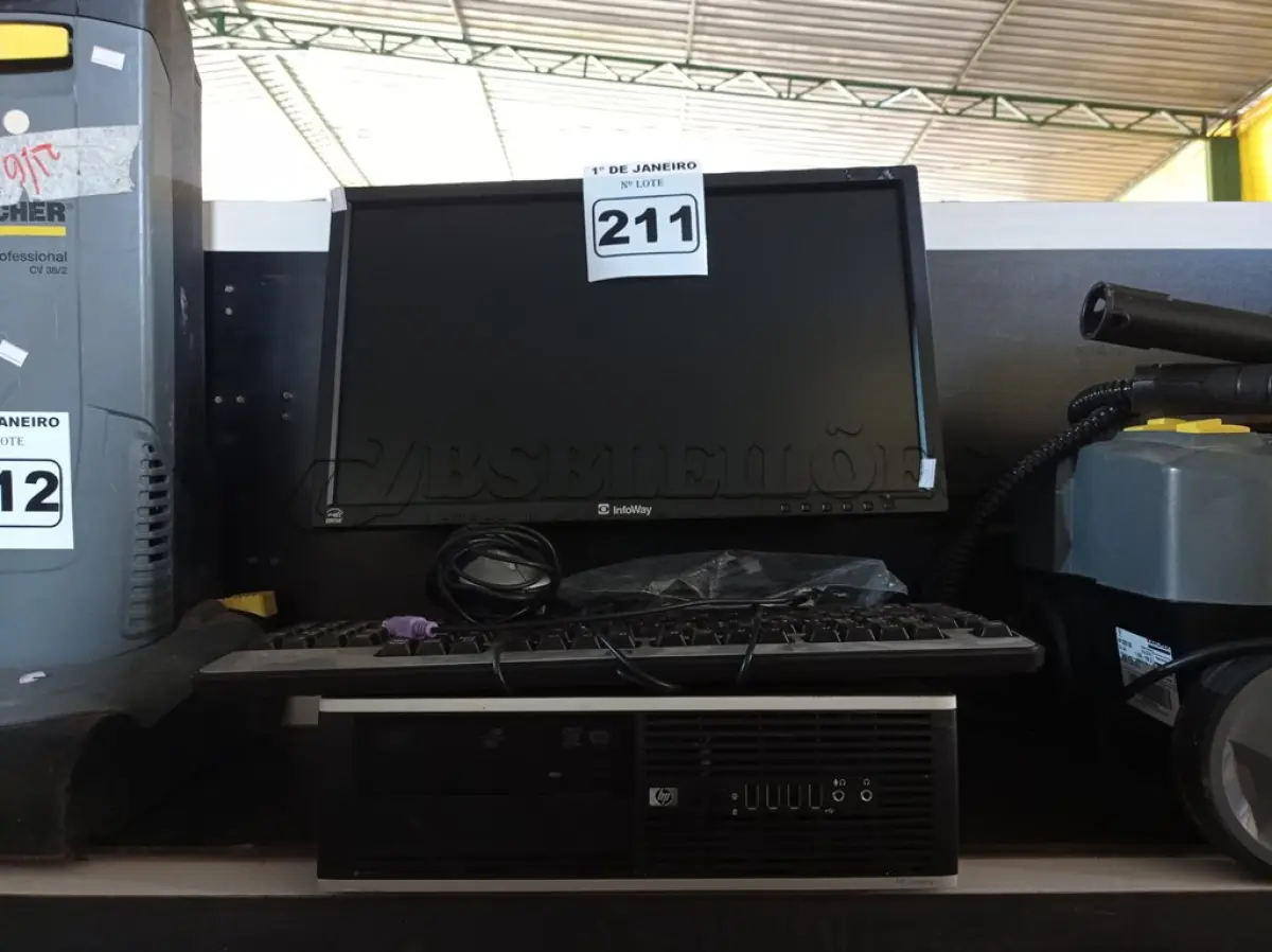 LOTE 211 - 01 CPU, 01 MONITOR, 01 TECLADO E 01 MOUSE. (NO ESTADO) ATENÇÃO! FAZER A VISITAÇÃO ANTES DE ARREMATAR, NÃO SABEMOS SE FUNCIONA. LEILÃO NÃO TEM GARANTIA E NEM DEVOLUÇÃO, SUJEITO A POSSÍVEIS AVARIAS VISÍVEIS/OCULTAS E/OU AUSÊNCIA DE COMPONENTES.