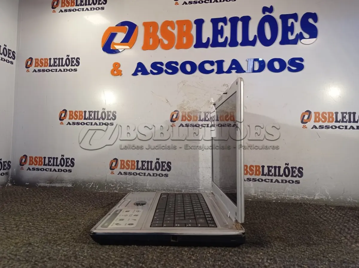 LOTE 350 - 01 NOTEBOOK MARCA CCE. (NO ESTADO) ATENÇÃO! FAZER A VISITAÇÃO ANTES DE ARREMATAR, NÃO SABEMOS SE FUNCIONA. LEILÃO NÃO TEM GARANTIA E NEM DEVOLUÇÃO, SUJEITO A POSSÍVEIS AVARIAS VISÍVEIS/OCULTAS E/OU AUSÊNCIA DE COMPONENTES.