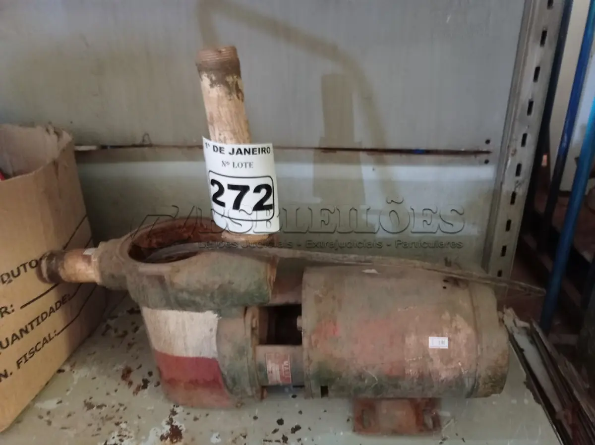 LOTE 272 - 01 MOTOBOMBA COM AVARIAS. (NO ESTADO) ATENÇÃO! FAZER A VISITAÇÃO ANTES DE ARREMATAR, NÃO SABEMOS SE FUNCIONA. LEILÃO NÃO TEM GARANTIA E NEM DEVOLUÇÃO, SUJEITO A POSSÍVEIS AVARIAS VISÍVEIS/OCULTAS E/OU AUSÊNCIA DE COMPONENTES.