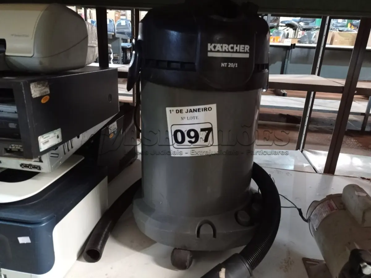 LOTE 097 - 01 ASPIRADOR DE PÓ MARCA KARCHER NT 20/1 220V. (NO ESTADO) ATENÇÃO! FAZER A VISITAÇÃO ANTES DE ARREMATAR, NÃO SABEMOS SE FUNCIONA. LEILÃO NÃO TEM GARANTIA E NEM DEVOLUÇÃO, SUJEITO A POSSÍVEIS AVARIAS VISÍVEIS/OCULTAS E/OU AUSÊNCIA DE COMPONENTES.