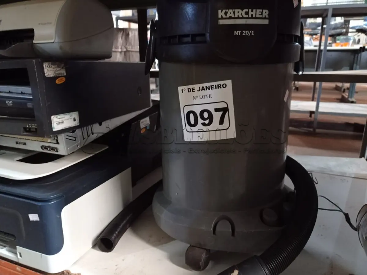LOTE 097 - 01 ASPIRADOR DE PÓ MARCA KARCHER NT 20/1 220V. (NO ESTADO) ATENÇÃO! FAZER A VISITAÇÃO ANTES DE ARREMATAR, NÃO SABEMOS SE FUNCIONA. LEILÃO NÃO TEM GARANTIA E NEM DEVOLUÇÃO, SUJEITO A POSSÍVEIS AVARIAS VISÍVEIS/OCULTAS E/OU AUSÊNCIA DE COMPONENTES.