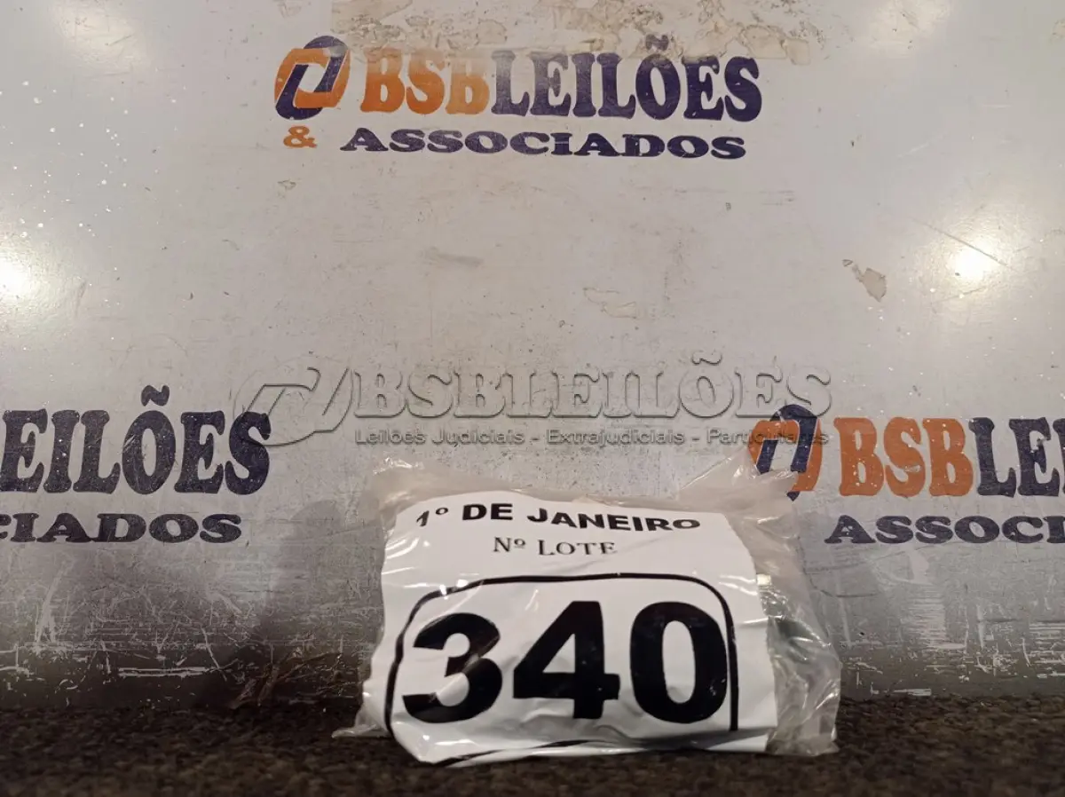 LOTE 340 - 01 LOTE COM VÁRIOS PARAFUSOS GALVANIZADOS. (NO ESTADO) ATENÇÃO! FAZER A VISITAÇÃO ANTES DE ARREMATAR, NÃO SABEMOS SE FUNCIONA. LEILÃO NÃO TEM GARANTIA E NEM DEVOLUÇÃO, SUJEITO A POSSÍVEIS AVARIAS VISÍVEIS/OCULTAS E/OU AUSÊNCIA DE COMPONENTES.