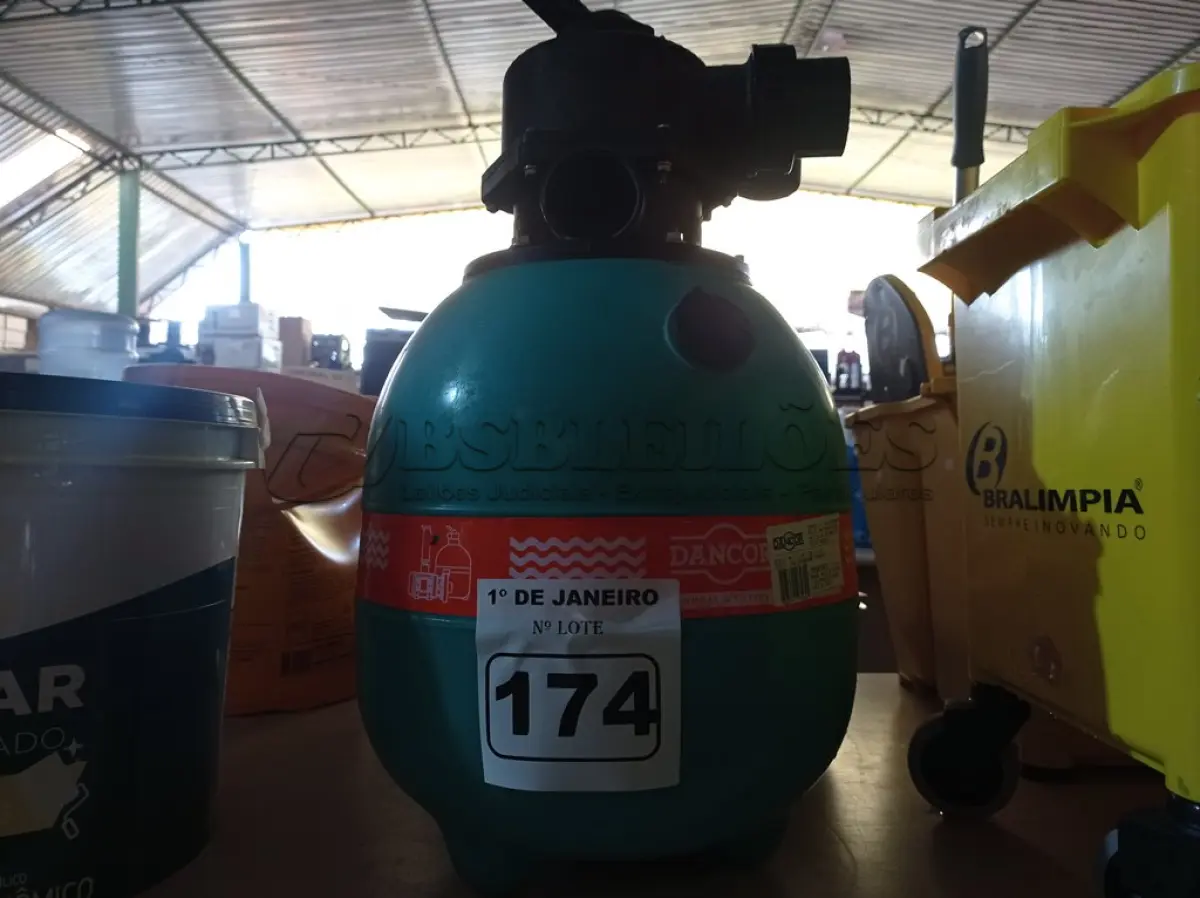 LOTE 174 - 01 FILTRO PARA PISCINA. (NO ESTADO) ATENÇÃO! FAZER A VISITAÇÃO ANTES DE ARREMATAR, NÃO SABEMOS SE FUNCIONA. LEILÃO NÃO TEM GARANTIA E NEM DEVOLUÇÃO, SUJEITO A POSSÍVEIS AVARIAS VISÍVEIS/OCULTAS E/OU AUSÊNCIA DE COMPONENTES.