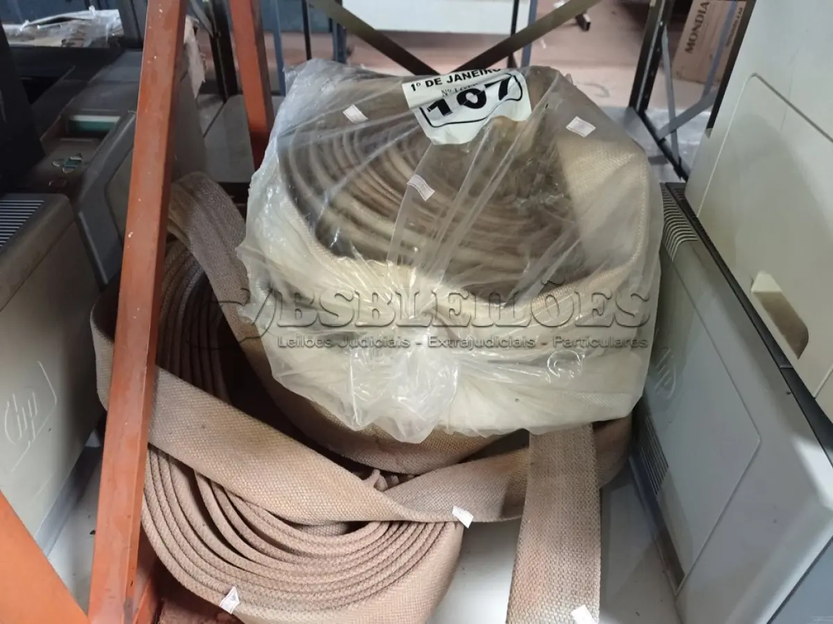 LOTE 107 - 02 ROLOS DE MANGUEIRA DE INCÊNDIO. (NO ESTADO) ATENÇÃO! FAZER A VISITAÇÃO ANTES DE ARREMATAR, NÃO SABEMOS SE FUNCIONA. LEILÃO NÃO TEM GARANTIA E NEM DEVOLUÇÃO, SUJEITO A POSSÍVEIS AVARIAS VISÍVEIS/OCULTAS E/OU AUSÊNCIA DE COMPONENTES.