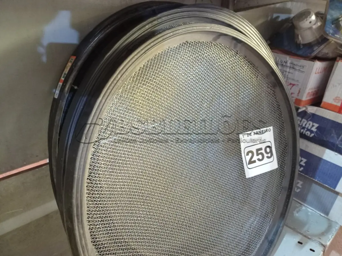 LOTE 259 - 06 PENEIRAS MARCAS E MODELOS DIVERSOS. (NO ESTADO) ATENÇÃO! FAZER A VISITAÇÃO ANTES DE ARREMATAR, NÃO SABEMOS SE FUNCIONA. LEILÃO NÃO TEM GARANTIA E NEM DEVOLUÇÃO, SUJEITO A POSSÍVEIS AVARIAS VISÍVEIS/OCULTAS E/OU AUSÊNCIA DE COMPONENTES.