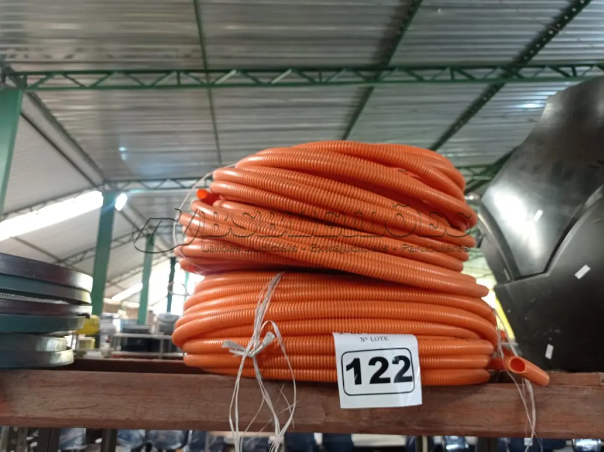 LOTE 122 - 02 ROLOS DE MANGUEIRA CORRUGADA CONDUITE NA COR LARANJA. (NO ESTADO) ATENÇÃO! FAZER A VISITAÇÃO ANTES DE ARREMATAR, NÃO SABEMOS SE FUNCIONA. LEILÃO NÃO TEM GARANTIA E NEM DEVOLUÇÃO, SUJEITO A POSSÍVEIS AVARIAS VISÍVEIS/OCULTAS E/OU AUSÊNCIA DE COMPONENTES.